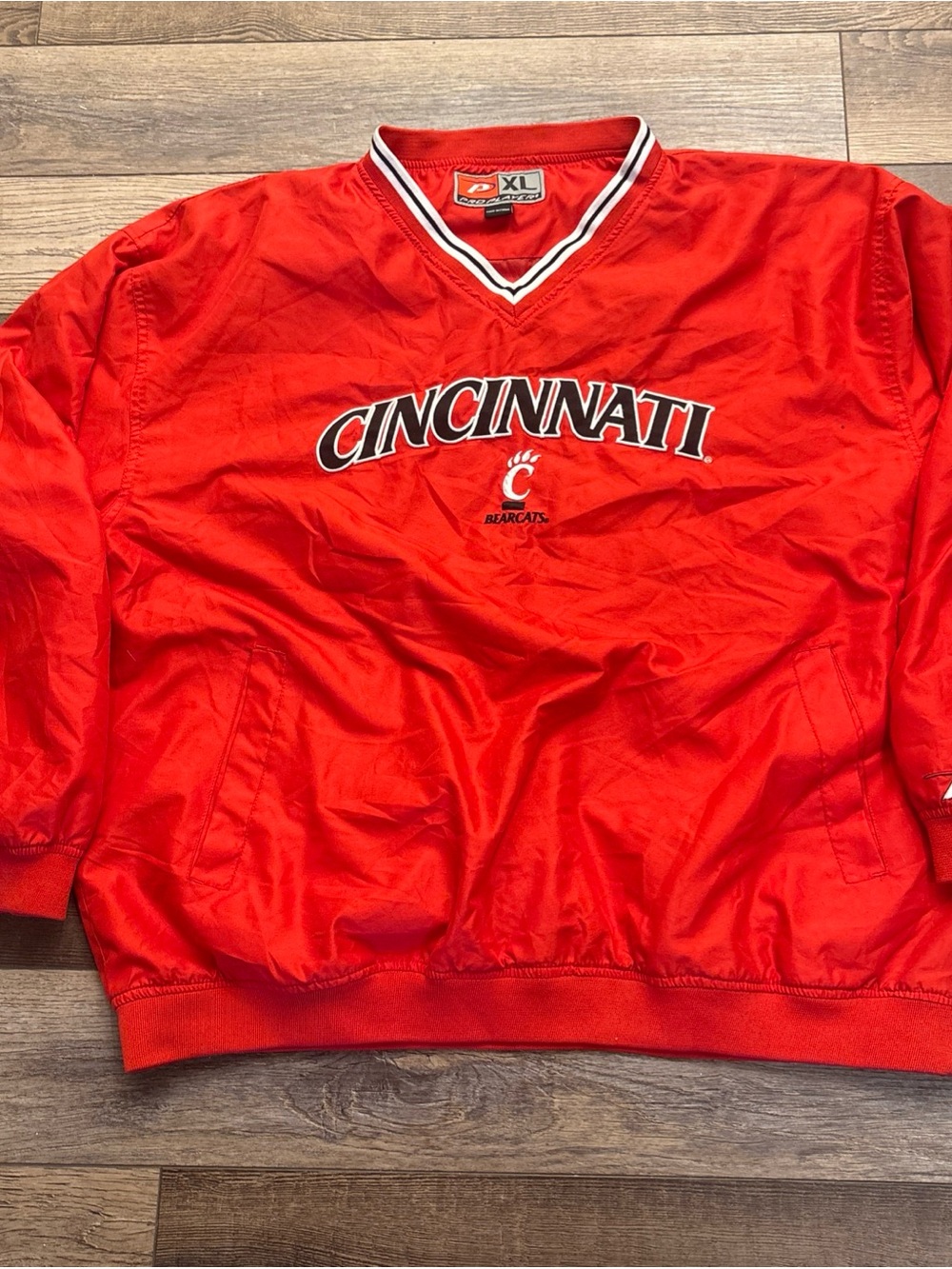 Pro Player Red V‑Neck Team Pullover with Striped Trim